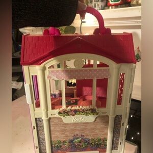 Barbie Portable Dollhouse - Red and Pink includes mom and daughter